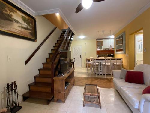 Quinta da Serra Apartamento | Espaçoso duplex 4 dorm para 10 pessoas no centro