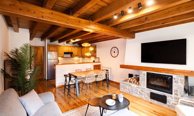 Salardu Apartamento | Espacioso Apartamento con Jardín en Salardú