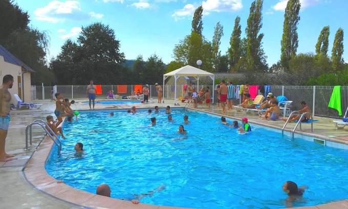 Espalion Apartamento | Espalion, agradable alojamiento 5 personas, piscina climatizada, ideal para familias