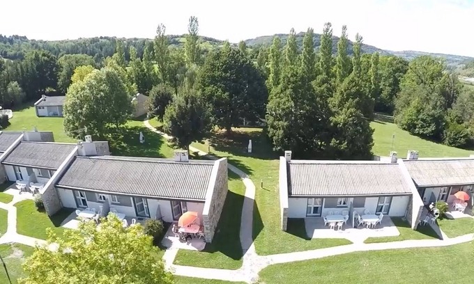 Espalion Apartamento | Espalion, agradable estudio para 2 personas, piscina climatizada, ideal para parejas.