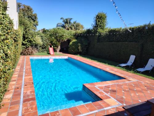 Pocitos Casa | Espectacular casa de 4 dormitorios y 5 baños para 12 personas, en la mejor zona de Montevideo