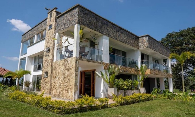 Calarca Villa | Espectacular casa de lujo de 9 habitaciones y 10 baños en Calarcá Quindío.
