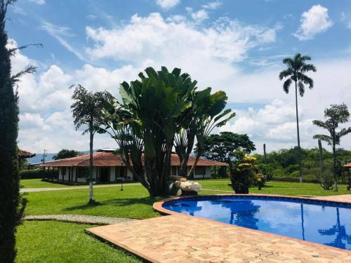 Montenegro Villa | Espectacular finca con piscina cerca al parque del cafe