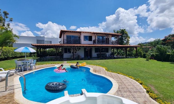 Yotoco Casa | Espectacular Finca en el Lago Calima