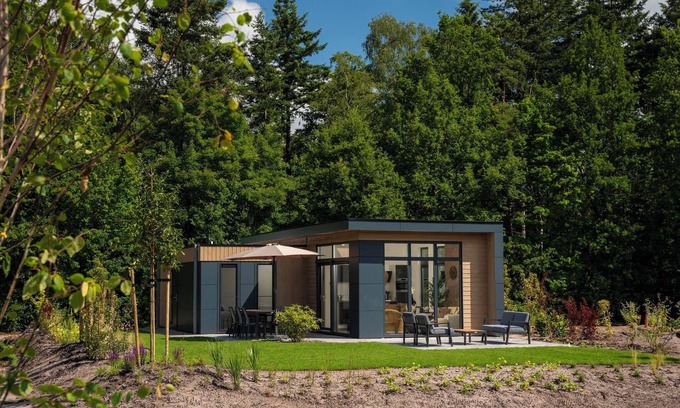 Lieren Casa | Essenburgh: Spacious and stylish home for 6 people with three bedrooms, a modern kitchen, a cozy outdoor space, and a private hot tub for ultimate relaxation. Enjoy luxury and nature in the Veluwe.