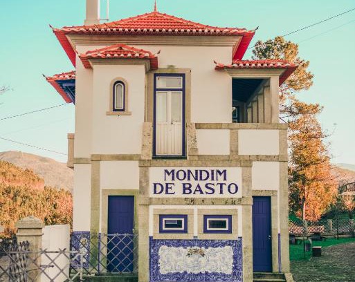 Molares Complejo | Estação Ferroviária de Mondim de Basto