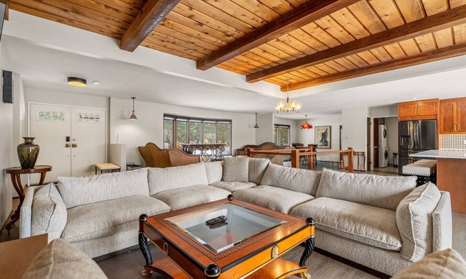 Springbank Casa | Estate on Bow River 25 Min to DT YYC 5BR w AC