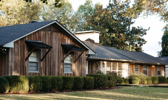 Columbia Casa | Estate on Modern Working Farm South of Nashville