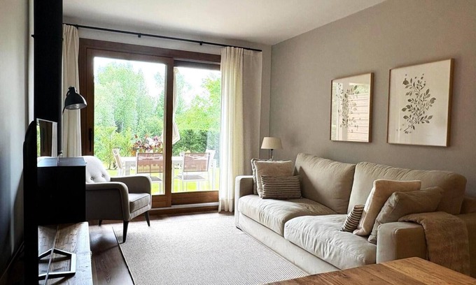 Estavar Apartamento | Estavar I (Bajanda) - Cuatro Habitaciones Casa, Capacidad 8