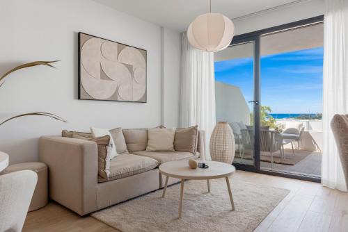 La Gaspara Apartamento | Estepona Beach Getaway 2BR Apartment w Sea View