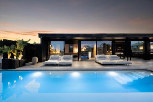 Estepona Casa | Estepona - Sleeps 8 - Pool - Pet Friendly - Garden