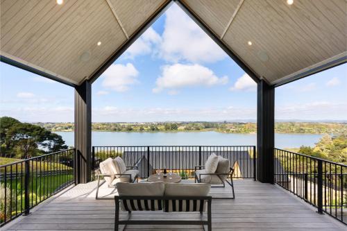 Riverhead Casa | Estuary Views - Riverhead Holiday House