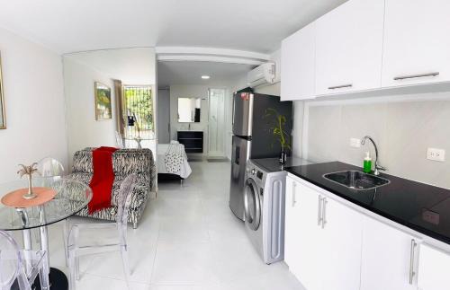 Cali Apartamento | Estudio con buena ubicación y aire acondicionado