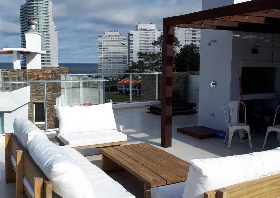 Punta del Este Apartamento | Estudio con parrillero y vista al mar