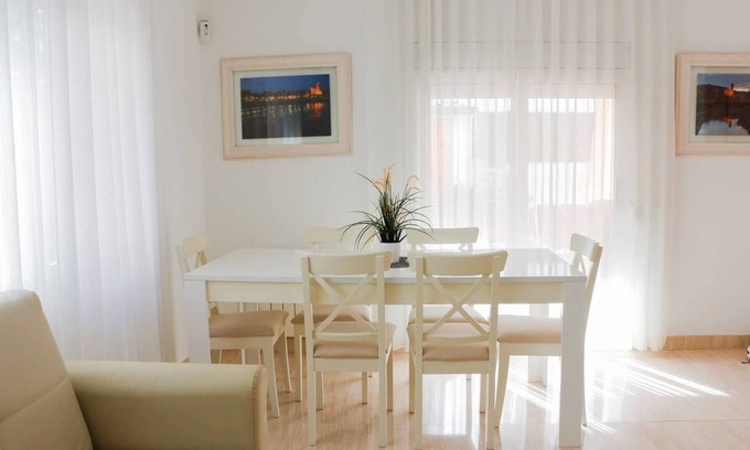 Vallpineda Apartamento | Estupendo apartamento vacacional, de alquiler por días, con piscina privada en S
