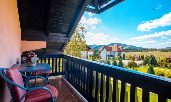 Zlatibor Apartamento | Apartamento familiar Ethno House con vistas a la montaña