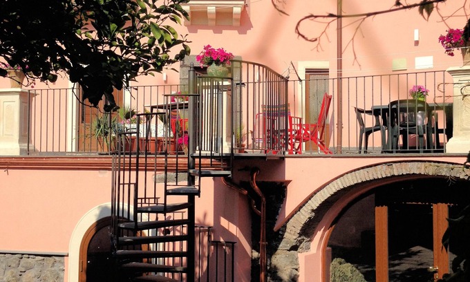 Trecastagni Cabaña | Etna view fully renovated luxury cottage in historical residence