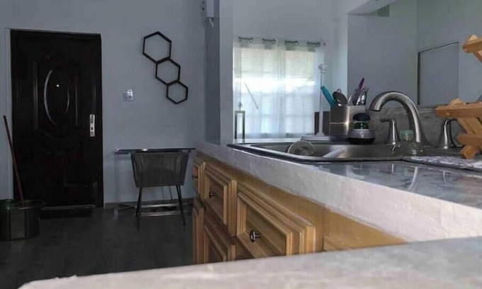 Saint John Parish Apartamento | Eunella's Place Bolans Room #2