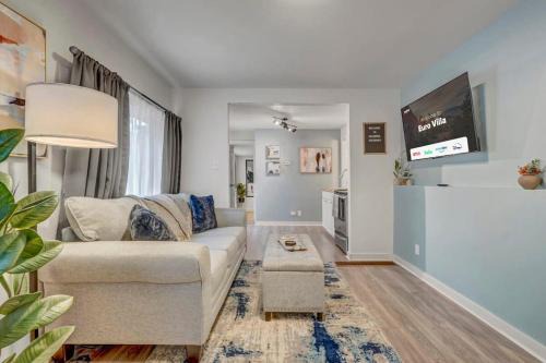 Central Colorado Springs Casa | Euro Villa - Walkable Location Scenic Views