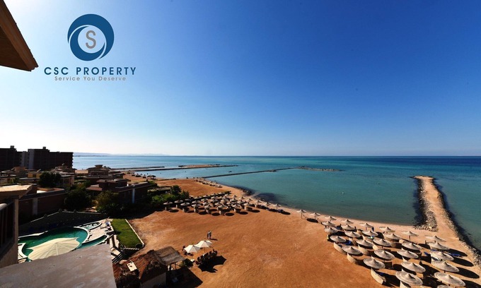 Al Ahyaa Apartamento | Estudio estándar europeo con hermosas vistas al mar y playa privada.