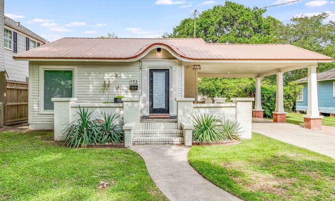 Downtown Cabaña | Evangeline House! Beautifully remodeled & Super Close to Downtown