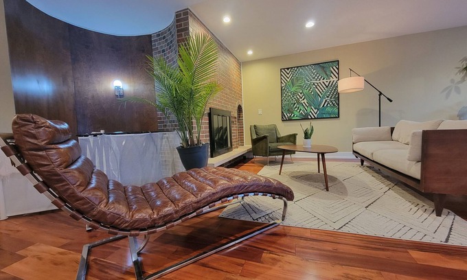 Evanston Casa | EVANSTON whole building, 2 units combined sleeps 12, 5 bed 5 bath