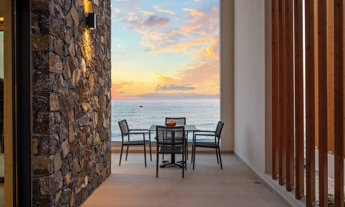 Koutsouras Apartamento | Evelmare Beachfront Upper Apartment