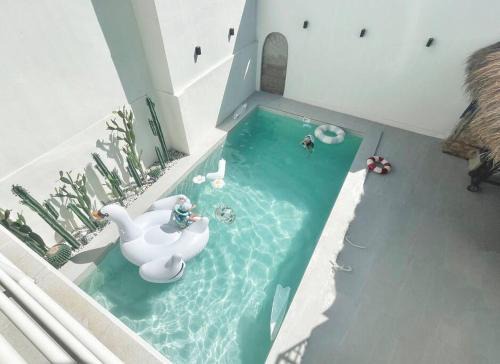 Maribago Villa | evening pool villa
