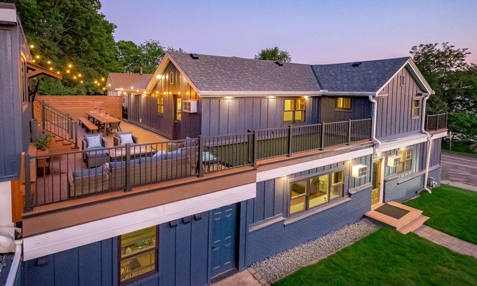 Prescott Casa | Event-Approved | Sleeps 24, Hosts 40 | Arcade & Game Room