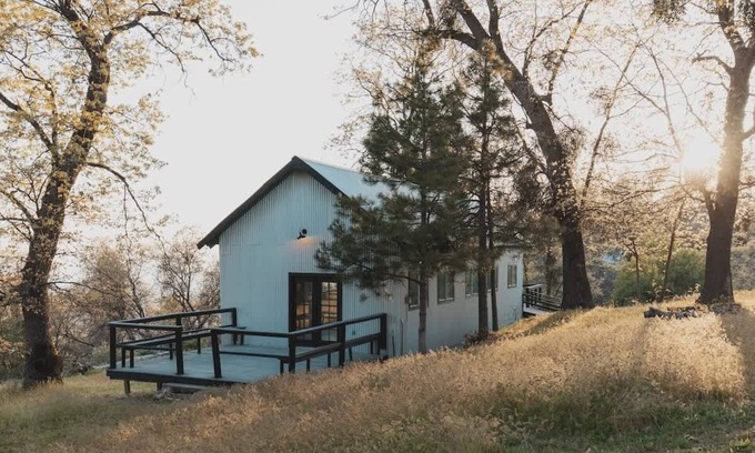 Dunlap Cabina | Event venue in nature retreat
