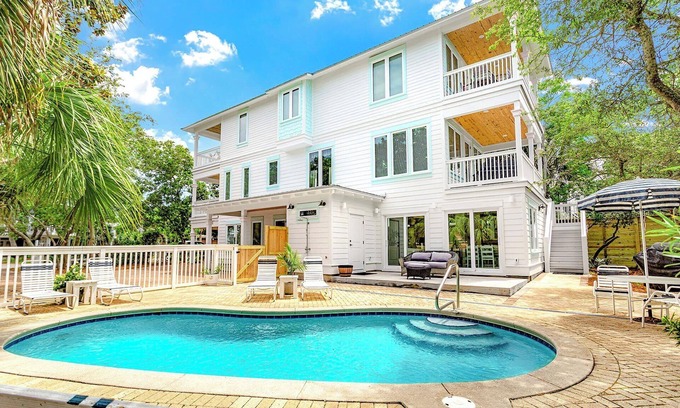 Gulfview Heights Casa | S. S. Minnow: vista al golfo, piscina privada climatizada, paseo a la playa y restaurantes.