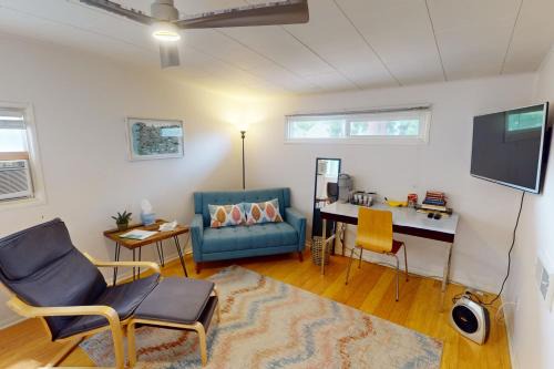 Eugene Casa | Evergreen Hideaway