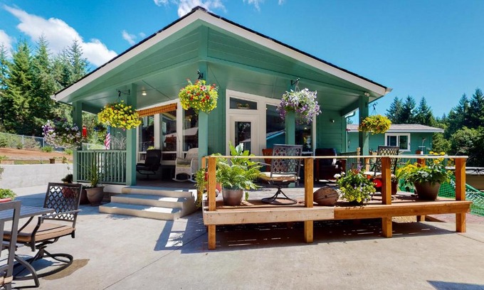 Longbranch Casa | Evergreen Hideout