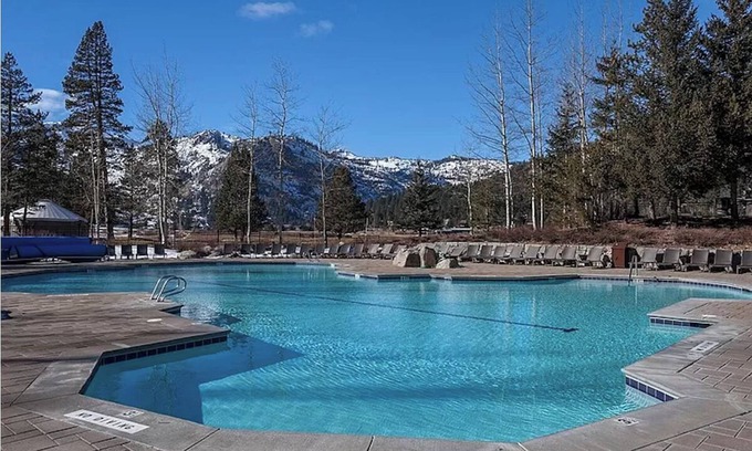 Olympic Valley Condominio | Everline Resort and Spa Fireplace Suite Valley View