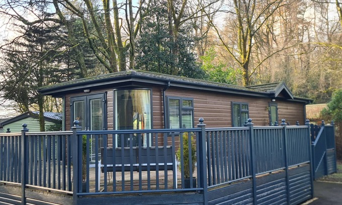 Windermere Cabina | Evermore Lodge on White Cross Bay Holiday Park on the shore of Lake Windermere