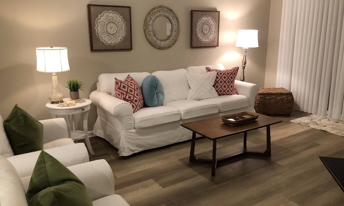 Wilmington Condominio | “ Everything but Sand “Close to UNCW , Wrightsville Beach , Shopping & More !