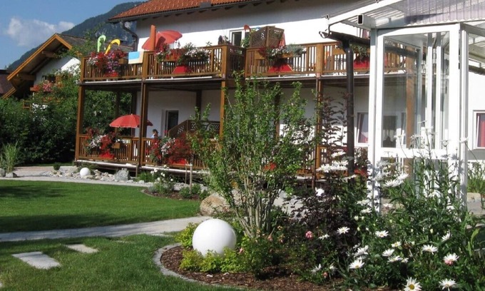 Reutte Apartamento | Vista despejada de las montañas, directamente sobre el río Lech, cerca del castillo de Neuschwanstein