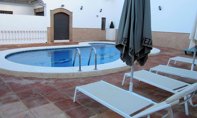 Villanueva de la Concepcion Casa | Excelente propiedad bien ubicada para 5 personas, piscina privada, aire acondicionado, internet.