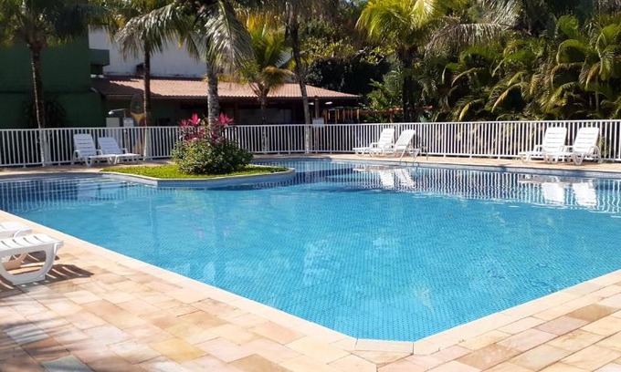 Juquehy Casa | Excelente casa em condomínio fechado em Juquehy. 2 suítes, ar, piscina comum.