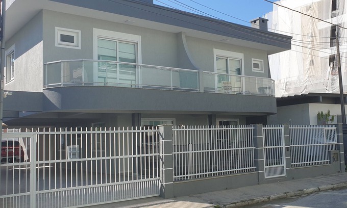 Centro Apartamento | Excellent Apt of 2 dormitories in the Center of Bombinhas to 300mts of the beach