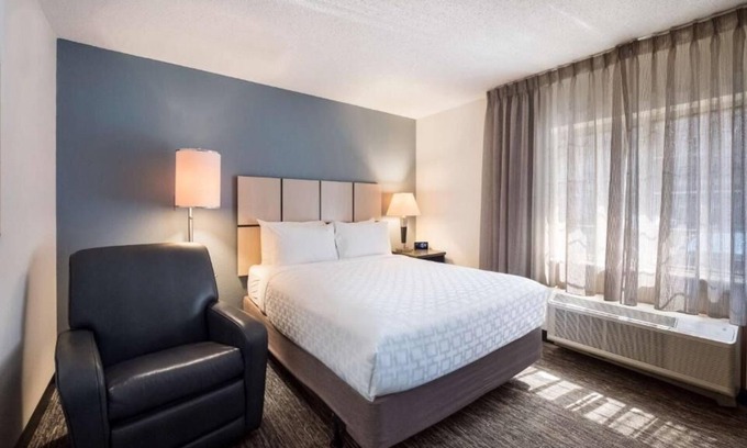 Brentwood Casa | Excellent Choice! Pet-friendly Unit, Full Kitchen, Private Parking!