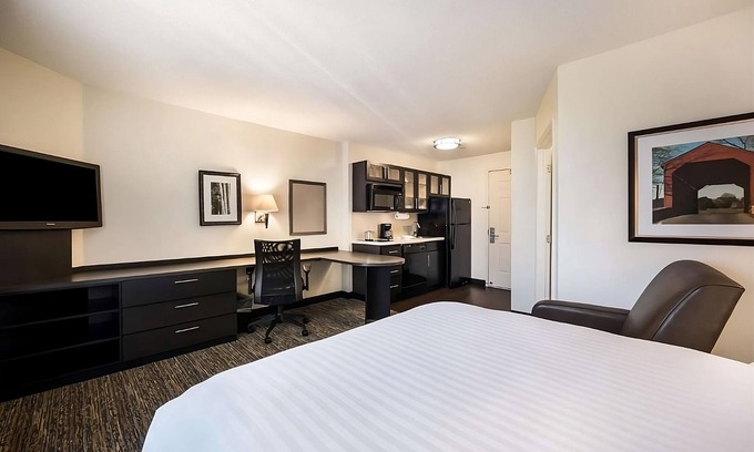 Dallas Apartamento | Excellent Choice! Spacious and Pet-friendly Unit with Fully-equipped Kitchen!