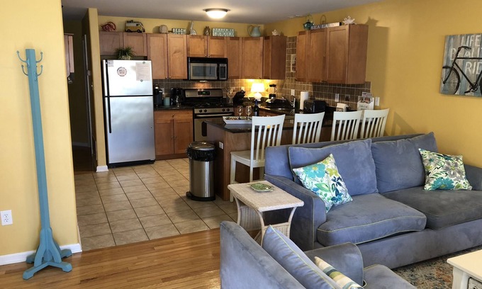 Wildwood Condominio | ¡Buena ubicación! 3BR / 3BA - 1 1/2 bloques a la playa, tablas y centro de conv.