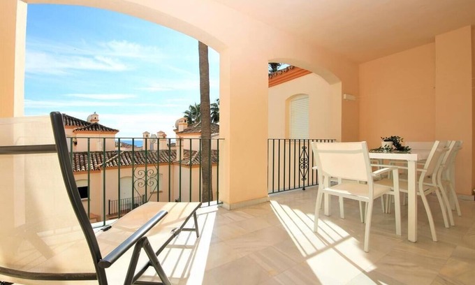Estepona Apartamento | Excelente apartamento elegante con vistas al mar, Belgravia Club junto al puerto y de la playa