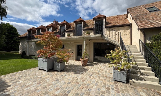 Saint-Pierre-d'Autils Apartamento | Exceptional country apartment with pool, jacuzzi and sauna