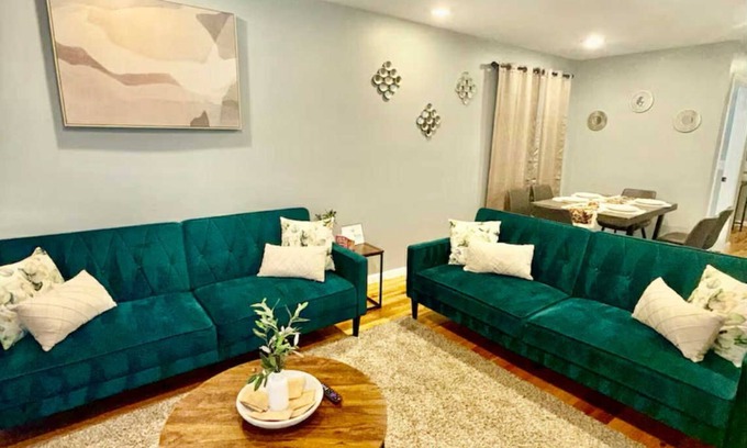 Irvington Apartamento | Cozy 3-bedroom retreat with Parking close to EWR, NYC that sleeps up to 8.