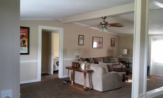Unionville Casa | Exceptional find! Chapel Hill Tn. Private home on 8 private acres.