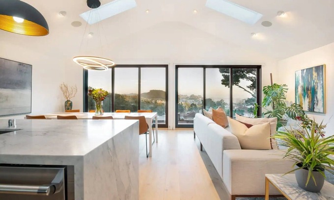 Forest Knolls Casa | Exceptional Hilltop Villa with Panoramic View