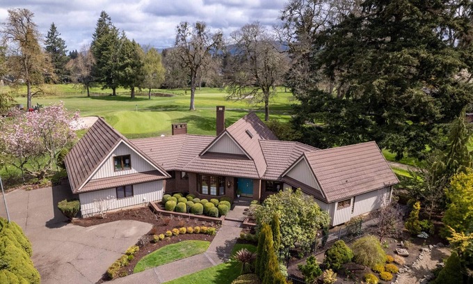 Cal Young Casa | Great Deals on Summer Stays!
