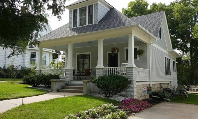 Decorah Casa | Excepcional nuevo listado Decorah Craftsman Bungalow